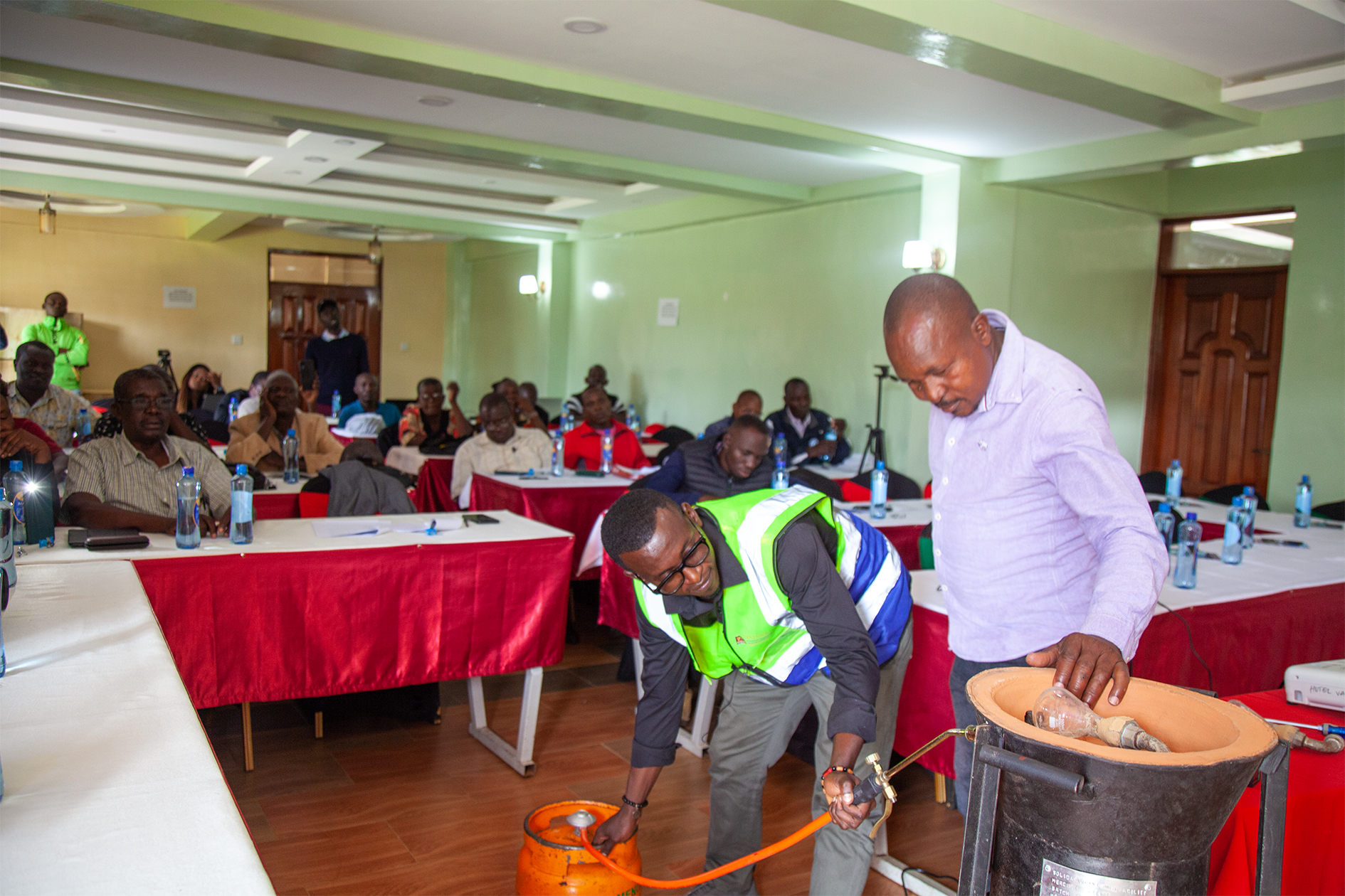 130 Modern Mercury Retort Design and Fabrication